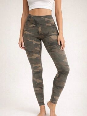 Aritzia • TNA Atmosphere Camo High-Rise Leggings • Size Small